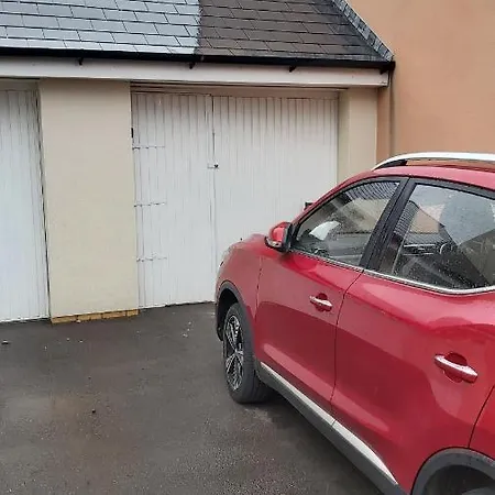 Double Bedroom In Converted Garage-no Shower,bath Facility Guest house